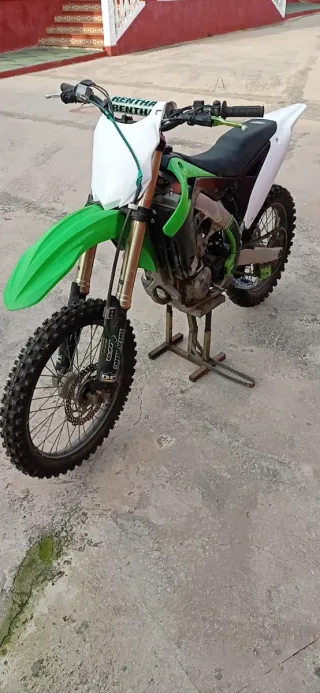 Moto de competición Kawasaki kxf 450cc