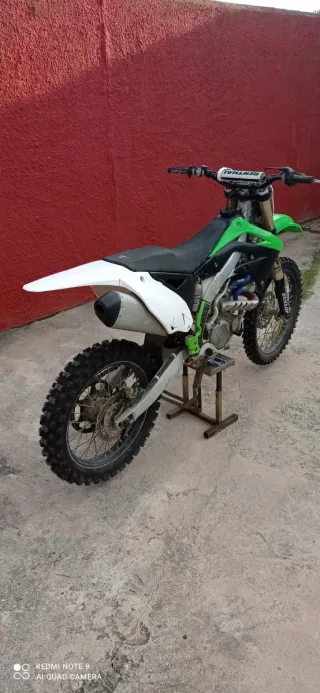 Moto de competición Kawasaki kxf 450cc