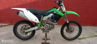 Moto de competición Kawasaki kxf 450cc
