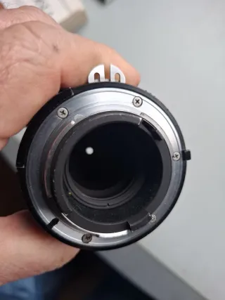 Objetivo Nikon 135mm 1:3.5 AI-parasol incorporado