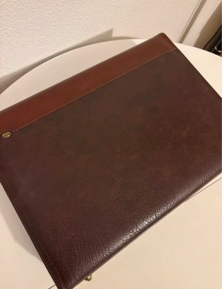 Maletín de piel marrón