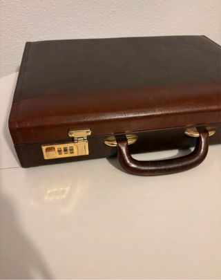 Maletín de piel marrón
