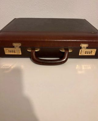 Maletín de piel marrón