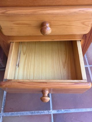 Mesita de noche de pino