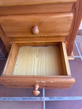 Mesita de noche de pino