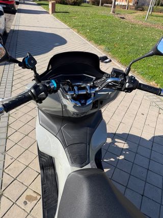 Honda PCX 2023 Gris