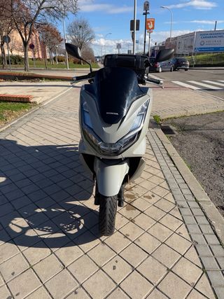 Honda PCX 2023 Gris