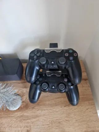 Consola Sony PS4 Negra+Mando + Juegos