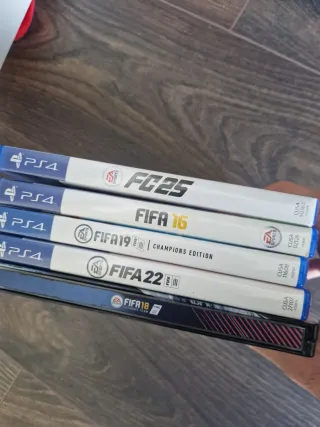 Consola Sony PS4 Negra+Mando + Juegos