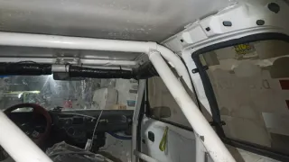 Carrocería Peugeot 205 rallye con barras antivuelc