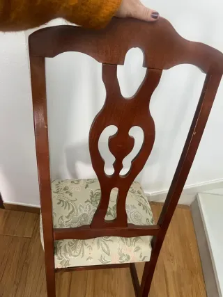 Sillas de comedor de madera con tapizado floral