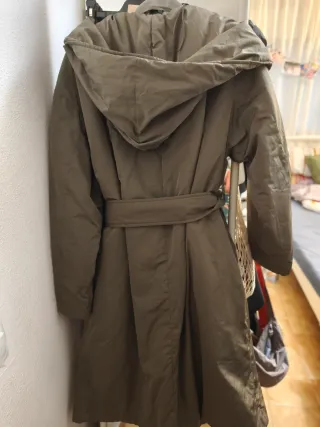 Abrigo acolchado Zara verde oliva