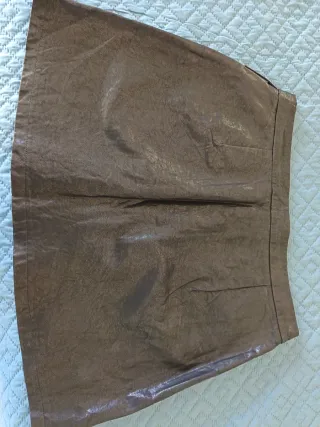 Falda Zara efecto piel negra Talla 40