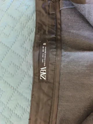 Falda Zara efecto piel negra Talla 40