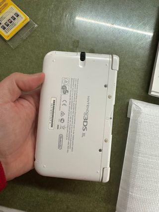 Nintendo 3DS XL Bianco con Mario Kart 7