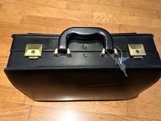 Maletín piel negro antiguo