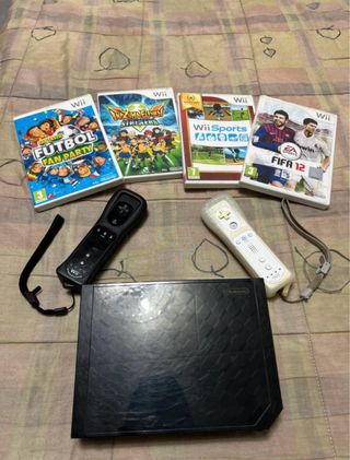 Consola Nintendo Wii + 2 Mandos + 4 Juegos