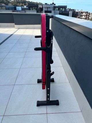 Banco de pesas para entrenamiento y plegable.