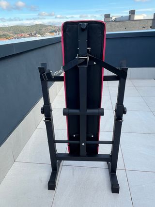 Banco de pesas para entrenamiento y plegable.