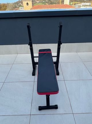 Banco de pesas para entrenamiento y plegable.