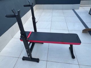 Banco de pesas para entrenamiento y plegable.