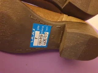 Botines dorados talla 38 sin estrenar