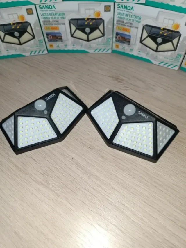 LÂMPADA SOLAR COM LEDS E LUZ BRANCA NOVA