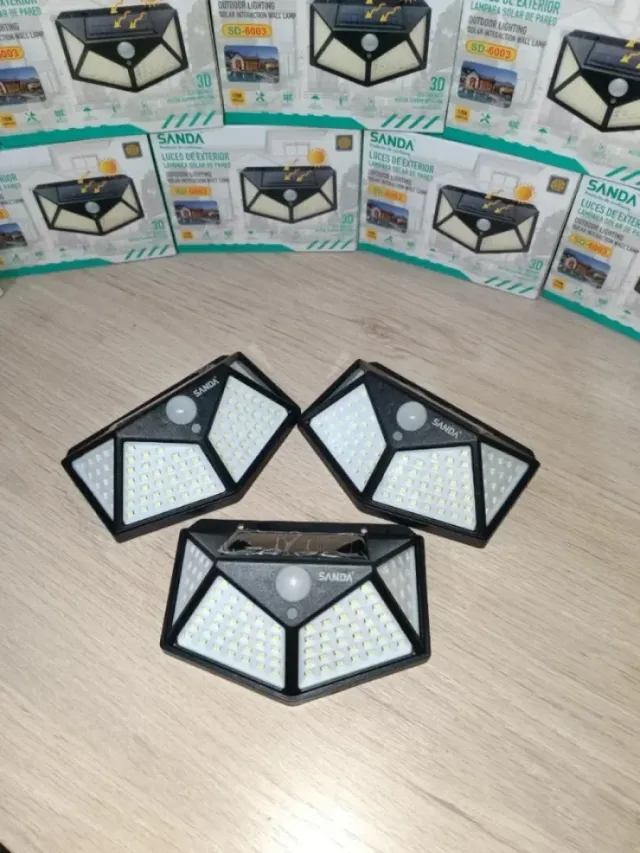 LÂMPADA SOLAR COM LEDS E LUZ BRANCA NOVA