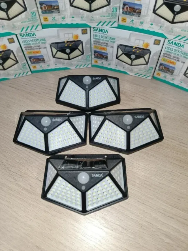 LÂMPADA SOLAR COM LEDS E LUZ BRANCA NOVA