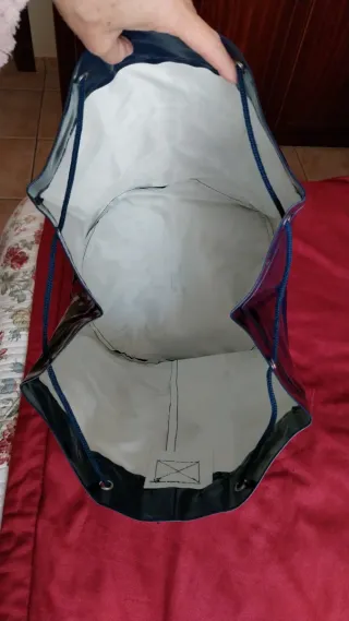 Bolso azul brillante