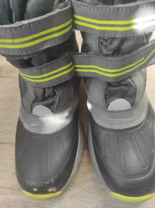 Dos pares de botas de nieve núm 37