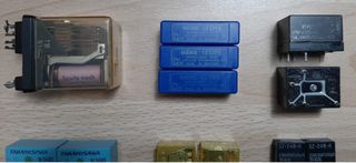 Lotto: 21 Relè da 12V (TAKAMISAWA, SIEMENS e MRME)