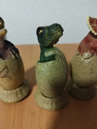 3 Dinosauri Baby Fuori dall'Uovo