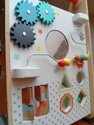 Andador de madera para bebé