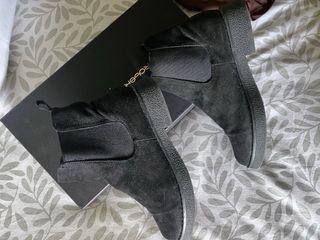 Botines bajos ante negros