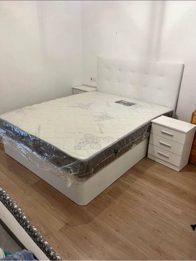 Canapés y Colchónes Nuevos