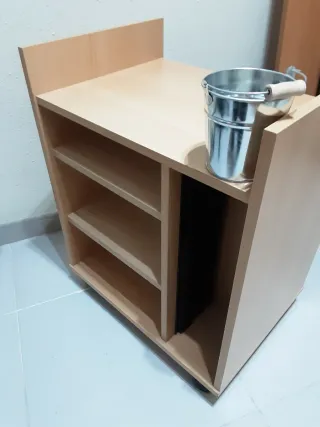 Mueble auxiliar con ruedas
