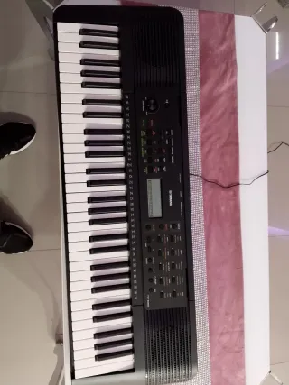 Piano Yamaha PSR E283