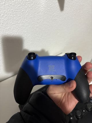 PS4 500GB + 2 Mandos  + God of War -