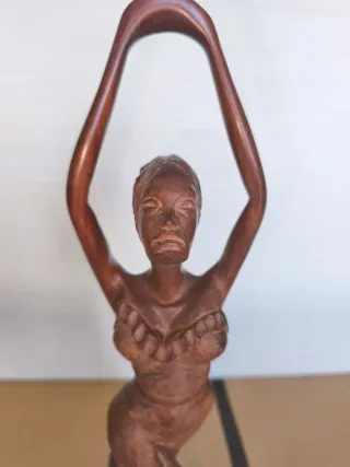 Talla mujer africana madera hecho a mano