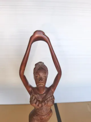 Talla mujer africana madera hecho a mano