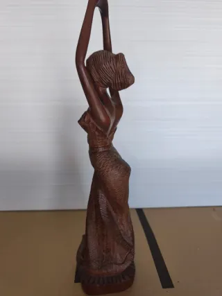 Talla mujer africana madera hecho a mano