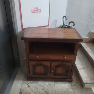 Botellero de nogal necesita tratar carcoma