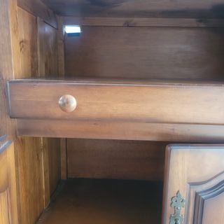 Botellero de nogal necesita tratar carcoma