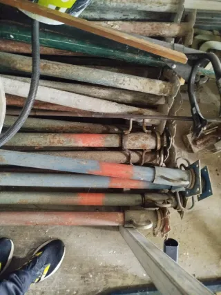 Herramientas y material de obra.