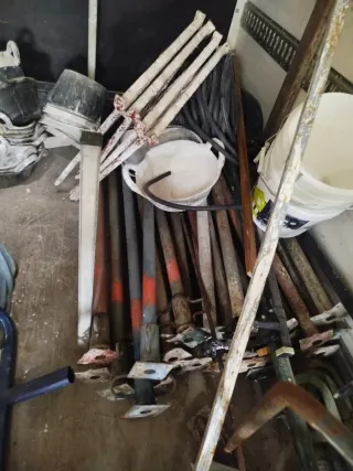 Herramientas y material de obra.