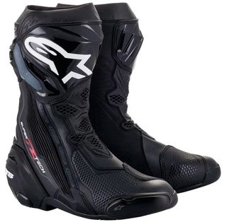 Mono, botas, espaldera y guantes de moto.