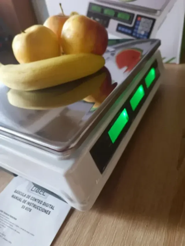 BÁSCULA COMERCIAL ATÉ 40KG NOVA