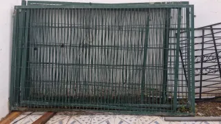 Vallas metálicas verdes