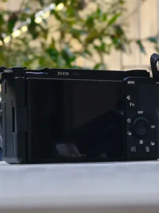 IMPECABLE Sony ZV-E10 + Objetivo 16-50mm
